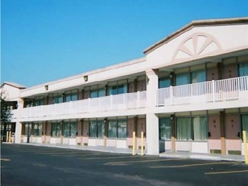 Red Carpet Inn And Suites Scranton Exterior photo