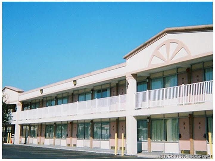 Red Carpet Inn And Suites Scranton Exterior photo